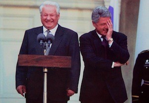 How to make good decisions - photo of Clinton & Yeltsin laughing